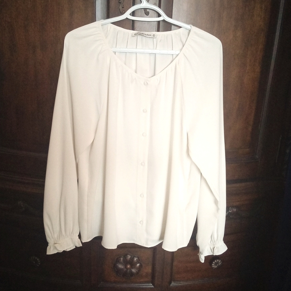 Abercrombie and Fitch Women's Ivory Poet Style Blouse Ruffled Cuff Medium